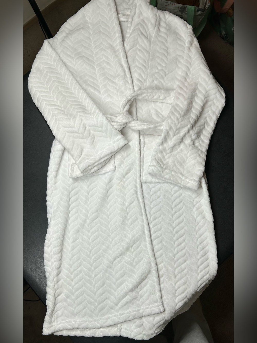 Ultra Women’s Size S/M White Pockets Spa Plush Soft Tie Bath Robe